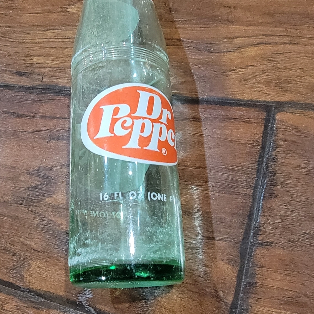 Vintage 1970s Dr Pepper bottle - Picture 2 of 6